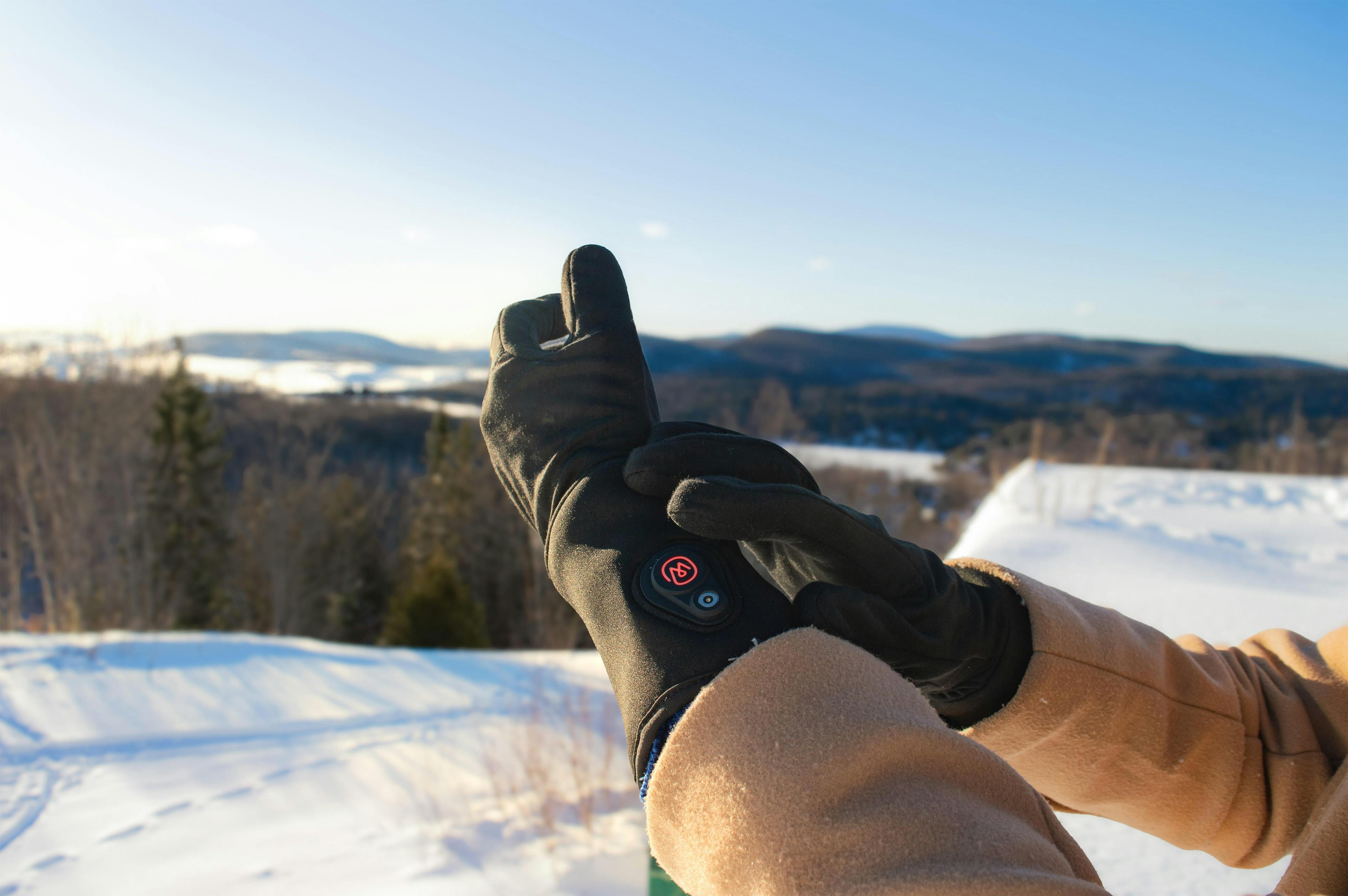 ewool-heated-gloves-outdoor